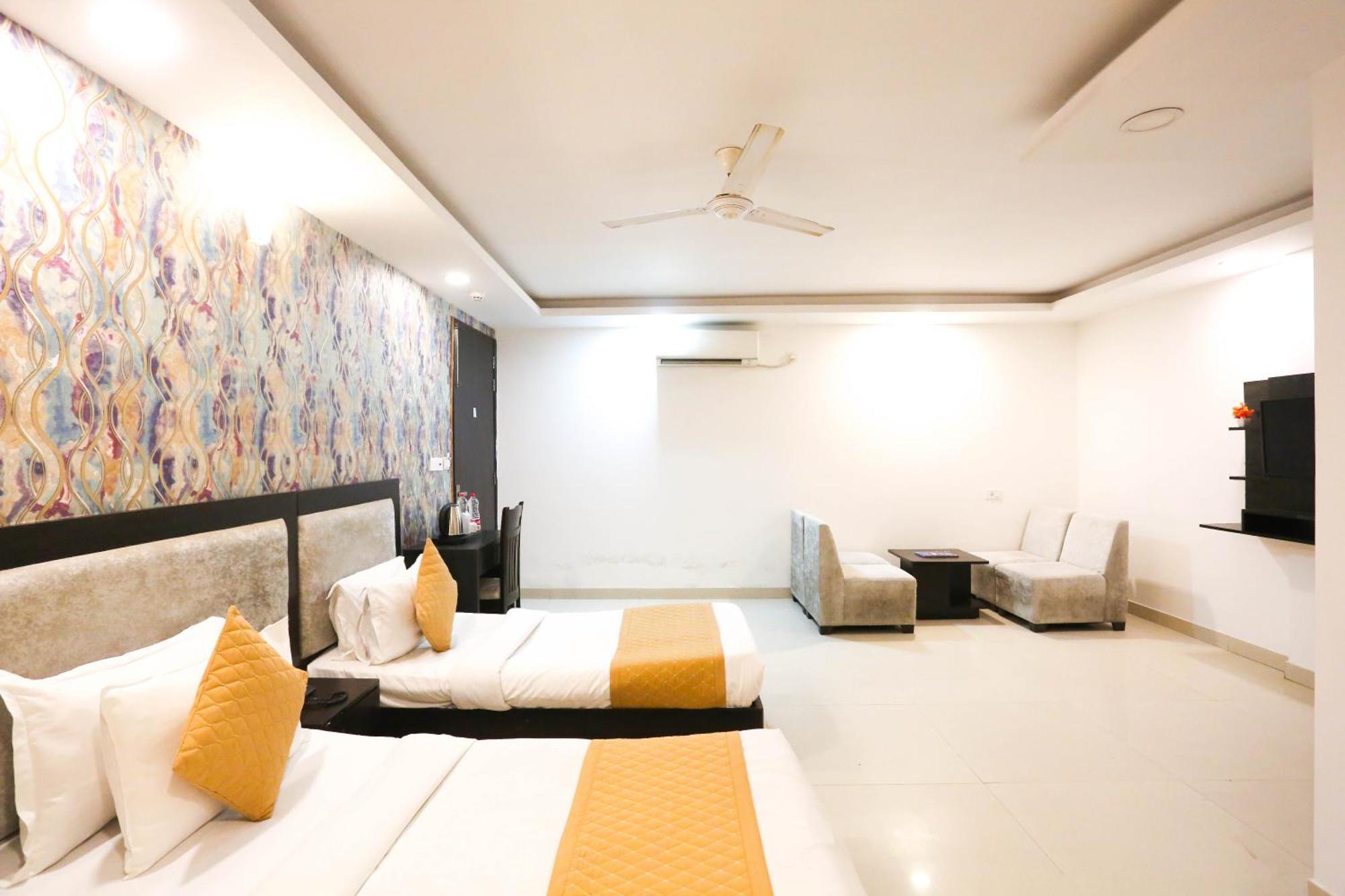 Hotel Aashiyana Нью-Дели Экстерьер фото