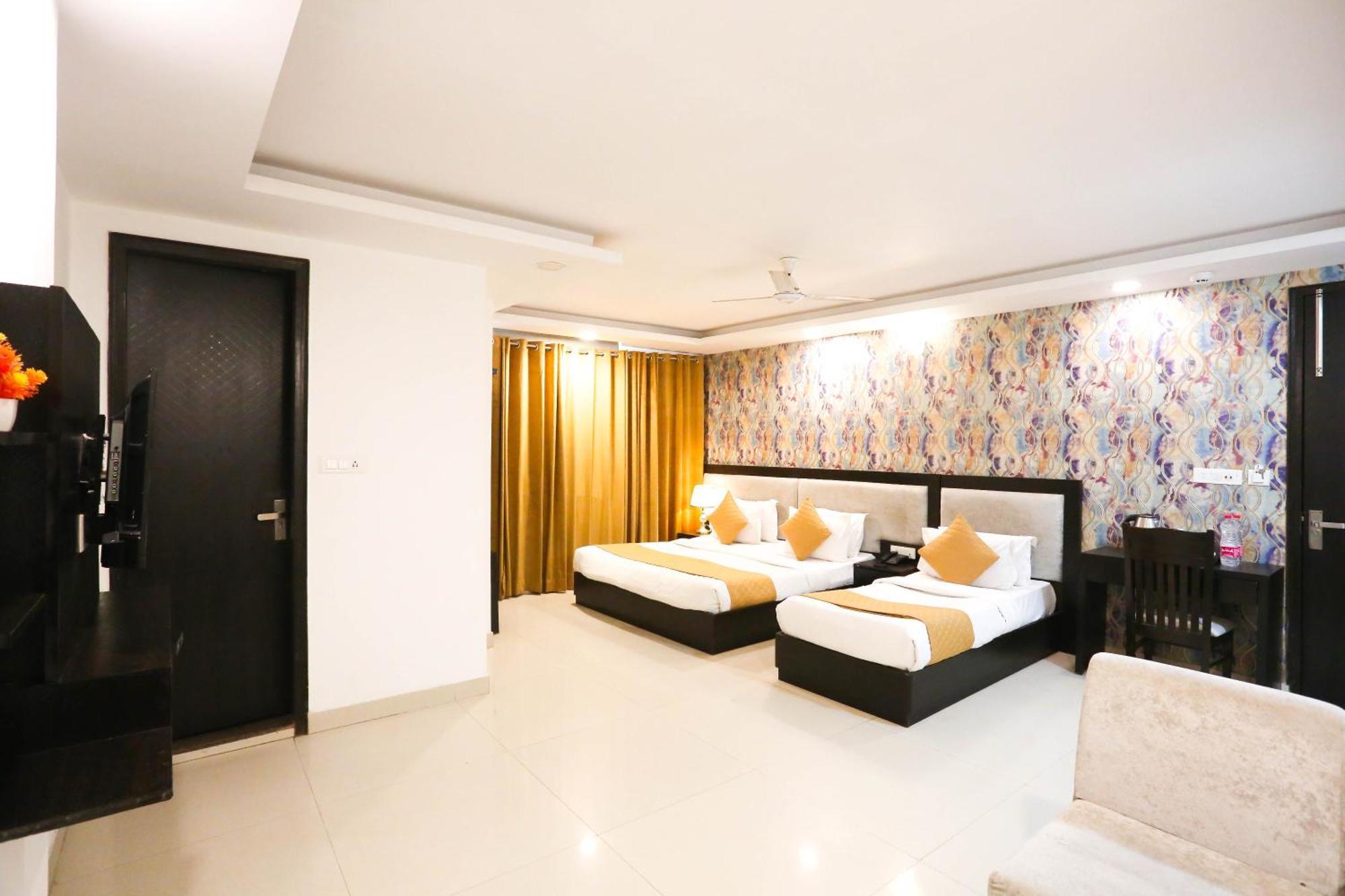 Hotel Aashiyana Нью-Дели Экстерьер фото