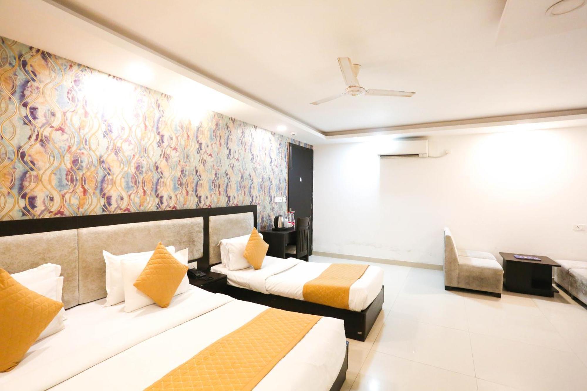 Hotel Aashiyana Нью-Дели Экстерьер фото