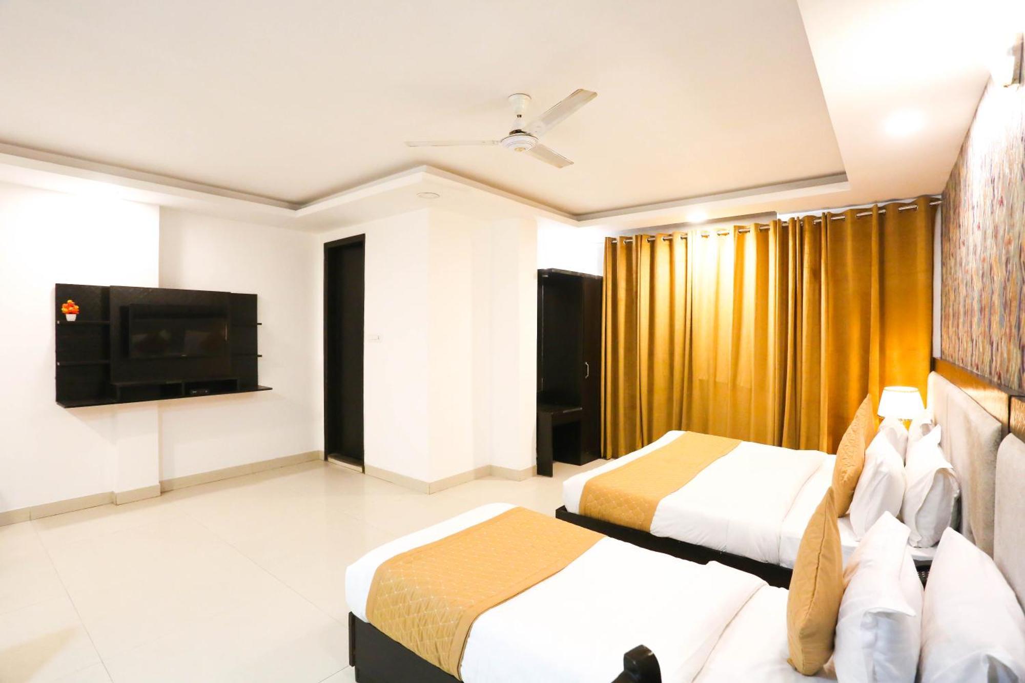 Hotel Aashiyana Нью-Дели Экстерьер фото