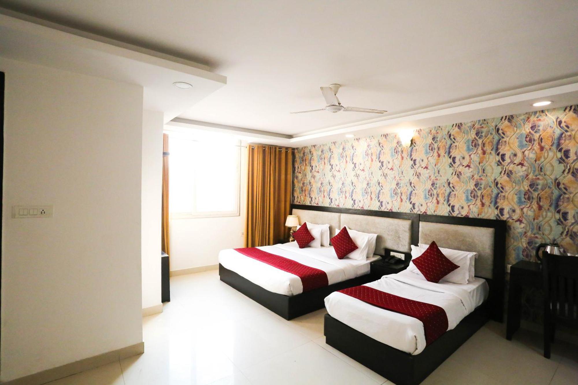 Hotel Aashiyana Нью-Дели Экстерьер фото