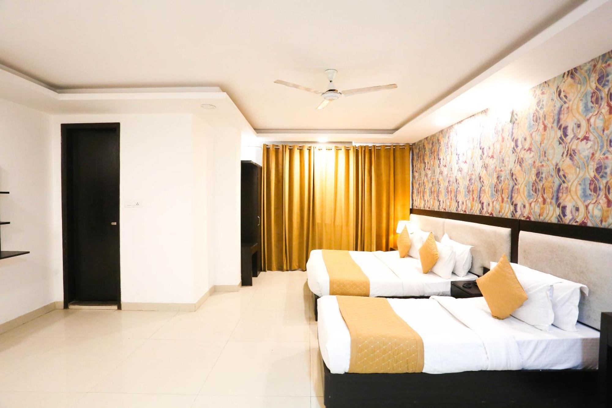 Hotel Aashiyana Нью-Дели Экстерьер фото