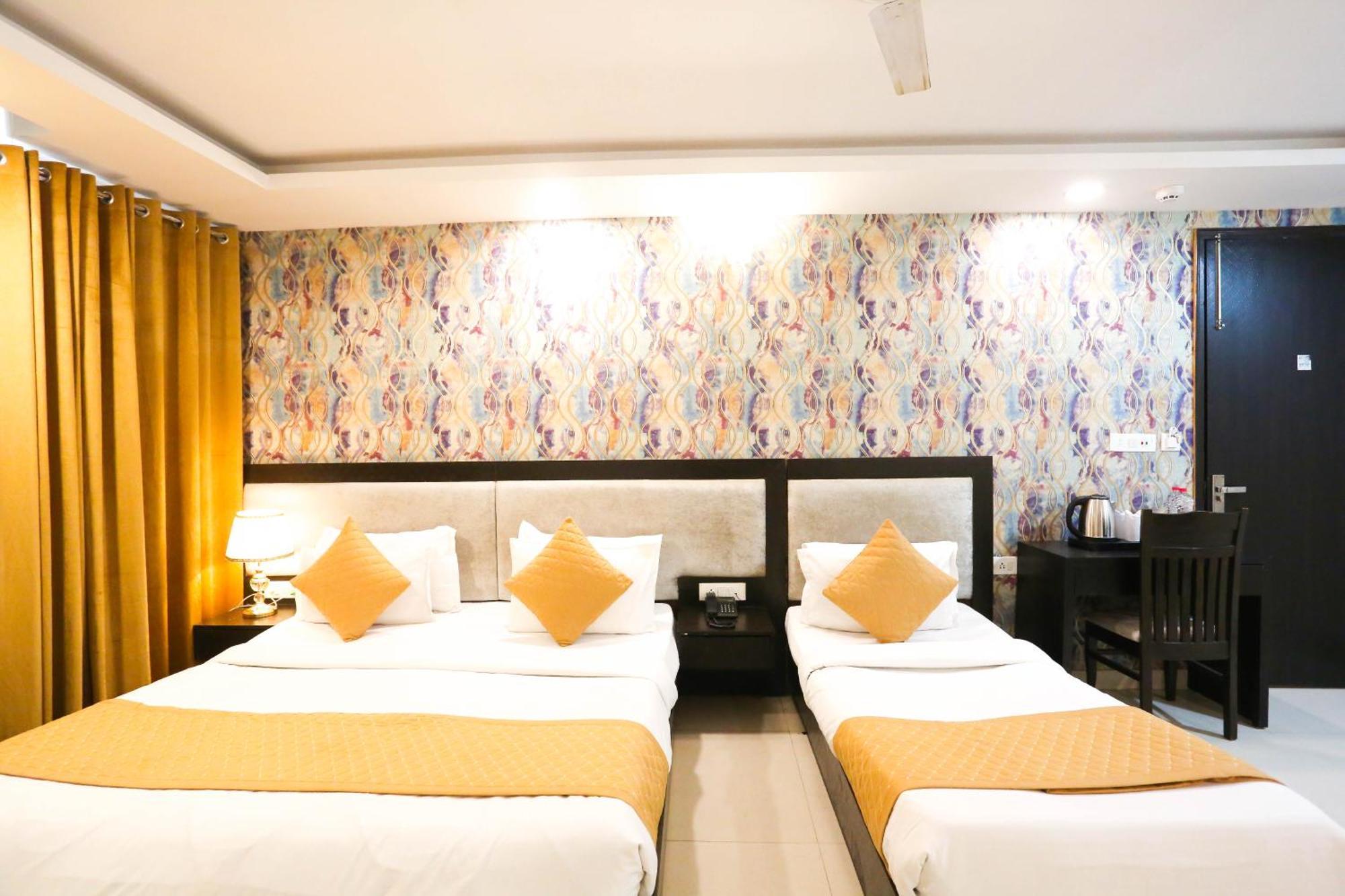 Hotel Aashiyana Нью-Дели Экстерьер фото