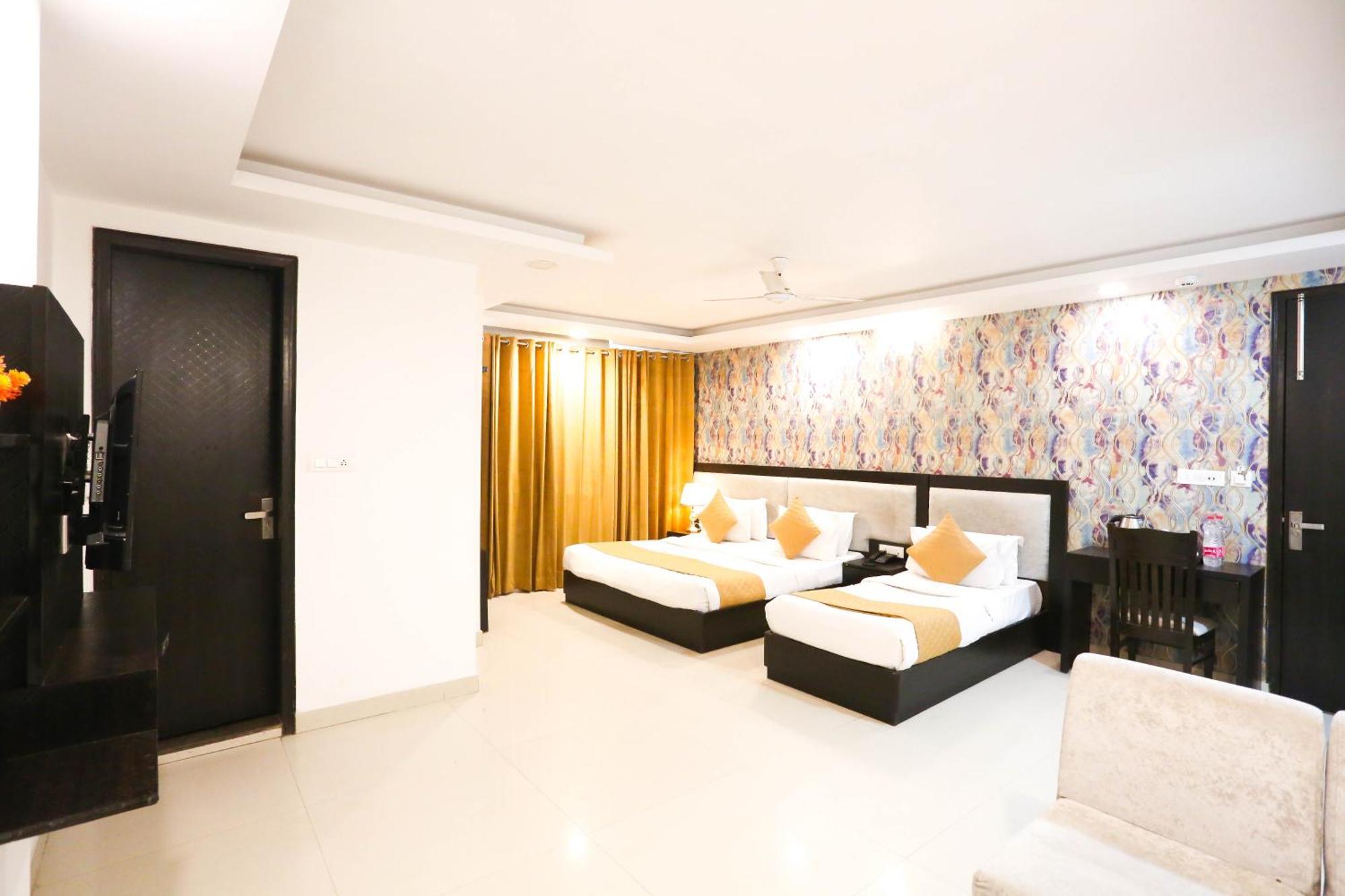 Hotel Aashiyana Нью-Дели Экстерьер фото