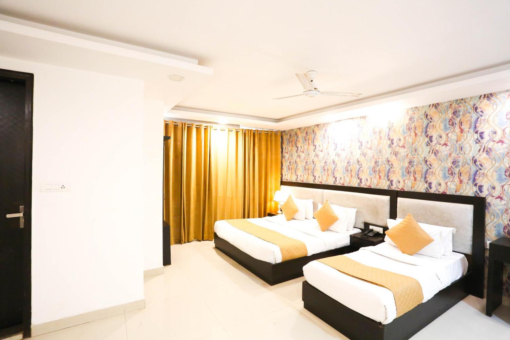 Hotel Aashiyana Нью-Дели Экстерьер фото