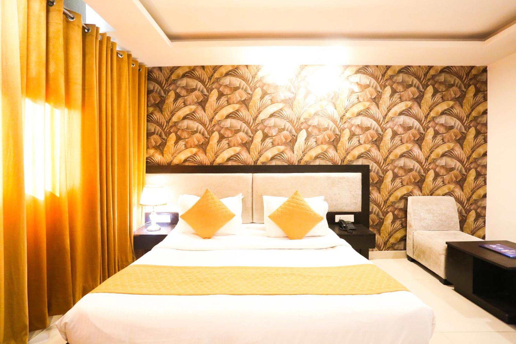 Hotel Aashiyana Нью-Дели Экстерьер фото