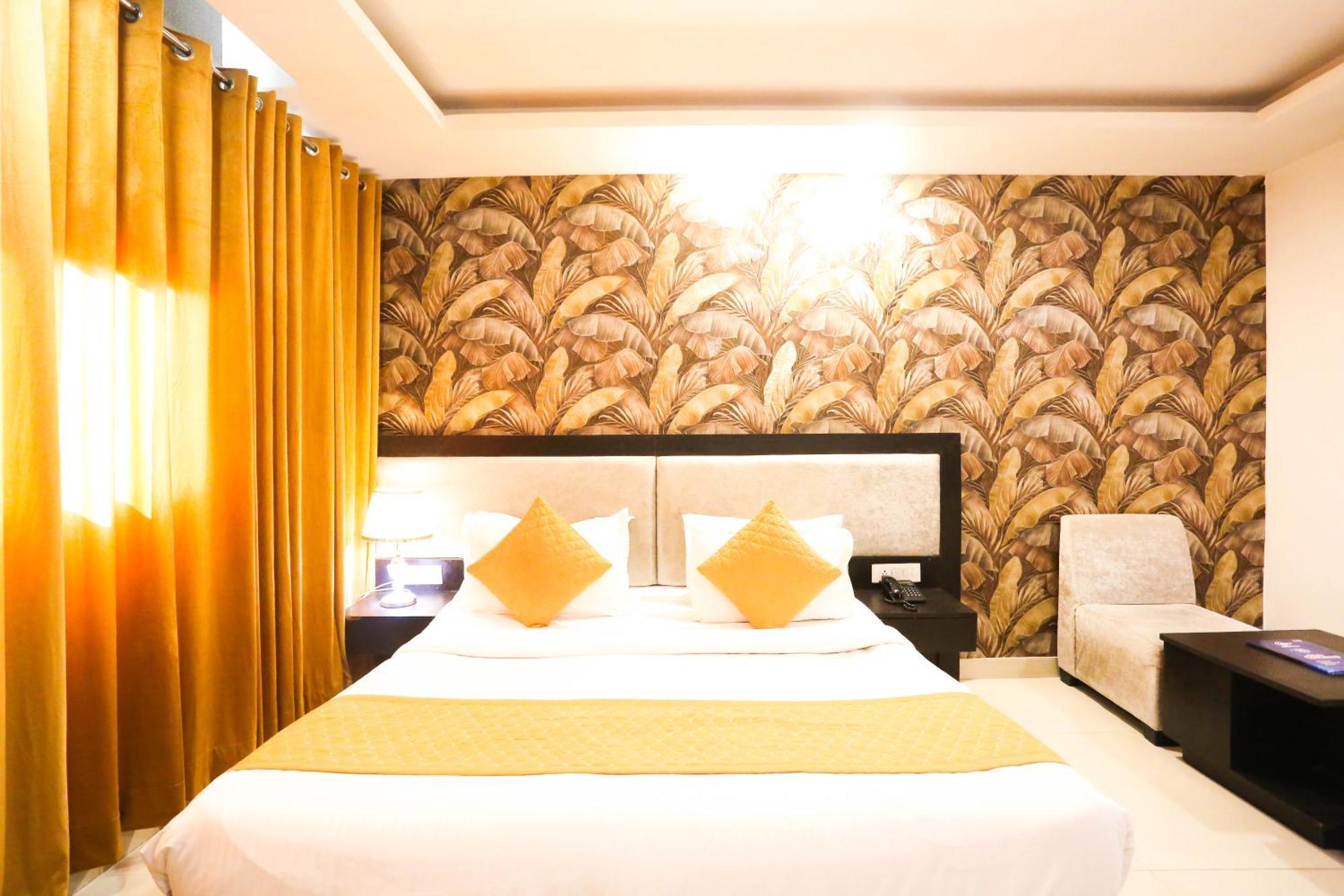 Hotel Aashiyana Нью-Дели Экстерьер фото